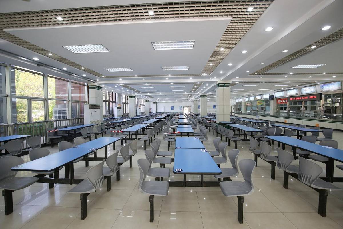 学生家长进厨房？巴中学校食堂模式引热议！教育局态度明确