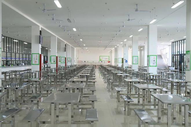 北师大榆林学校启公辦新篇 食堂改革的现实隐喻与深层期待