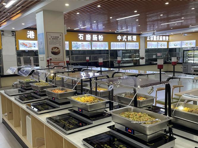 学校食堂的烟火气