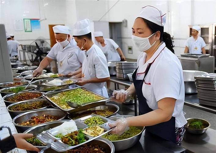校园食安红线不容践踏 郑州小学霉变食材事件折射监管之失